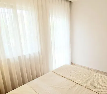 Apartment Side Hill 1 *